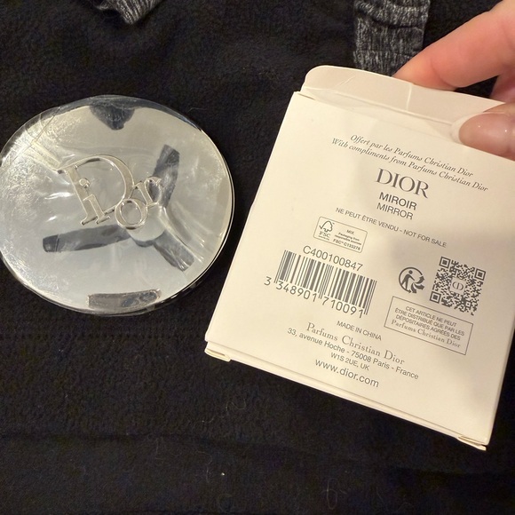 new with box Christian Dior Round Silver Tone heavy duty Compact Mirror - Picture 5 of 5